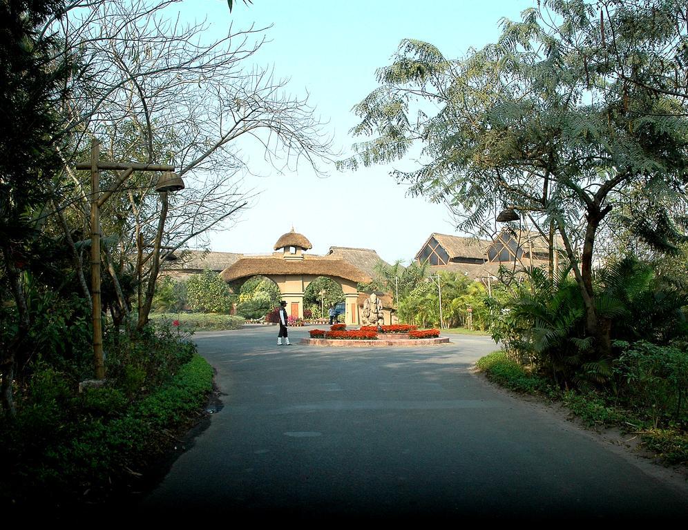 Vedic Village Spa Resort Kolkata Bagian luar foto