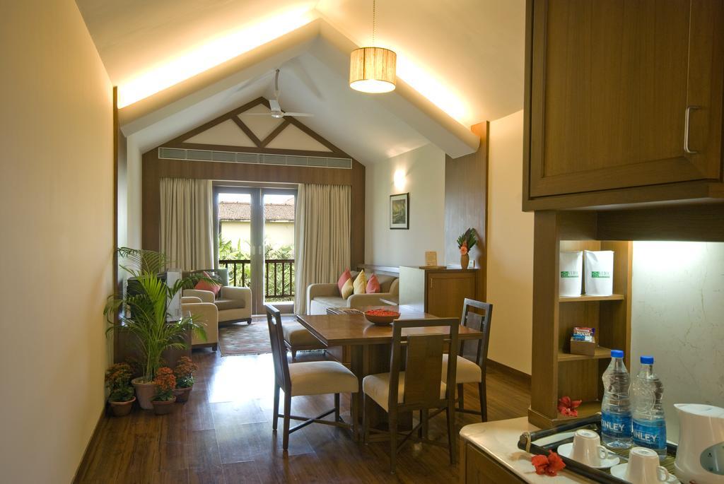 Vedic Village Spa Resort Kolkata Bagian luar foto